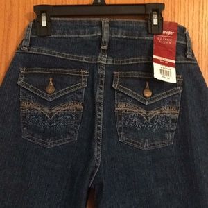 NWT Wrangler Mid-Rise Boot Cut Jeans size 4 Long